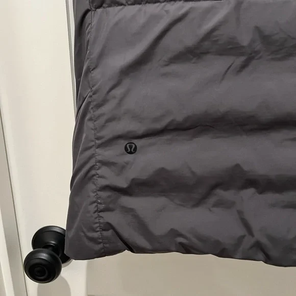 Lululemon Reversible Down Vest Palm Deco Grey- Men’s XL NWOT - Picture 9 of 9